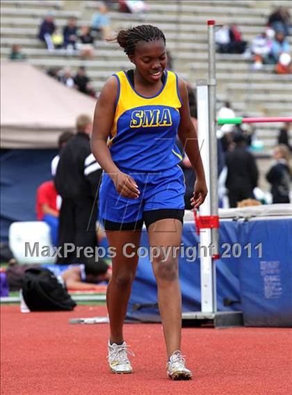 Thumbnail 2 in 2011 Santa Barbara Easter Relays photogallery.