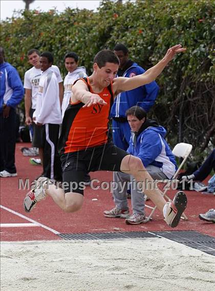 Thumbnail 2 in 2011 Santa Barbara Easter Relays photogallery.
