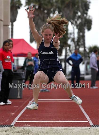 Thumbnail 2 in 2011 Santa Barbara Easter Relays photogallery.