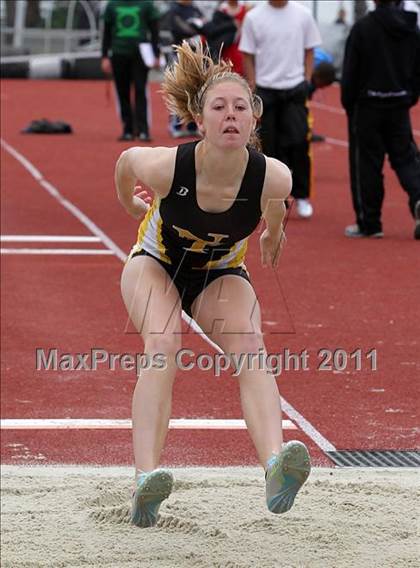 Thumbnail 3 in 2011 Santa Barbara Easter Relays photogallery.