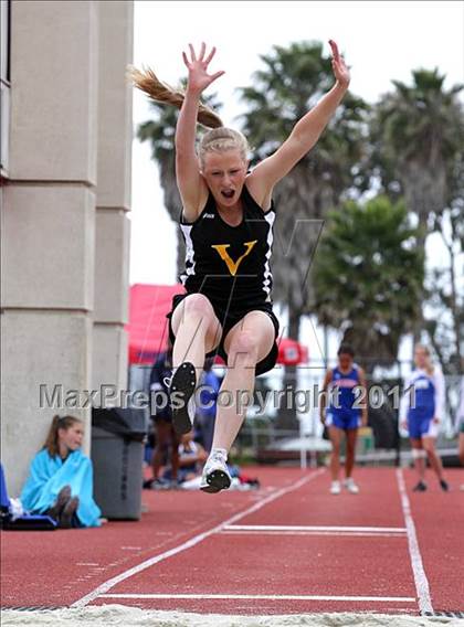 Thumbnail 3 in 2011 Santa Barbara Easter Relays photogallery.