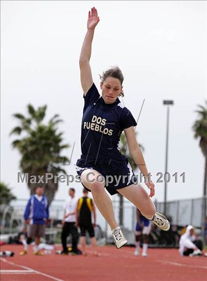 Thumbnail 2 in 2011 Santa Barbara Easter Relays photogallery.