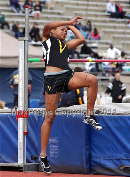 Thumbnail 2 in 2011 Santa Barbara Easter Relays photogallery.