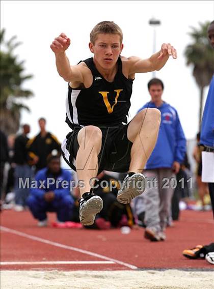 Thumbnail 1 in 2011 Santa Barbara Easter Relays photogallery.