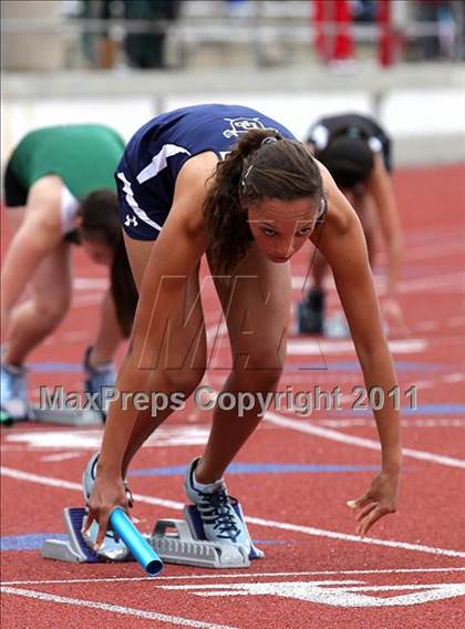 Thumbnail 2 in 2011 Santa Barbara Easter Relays photogallery.