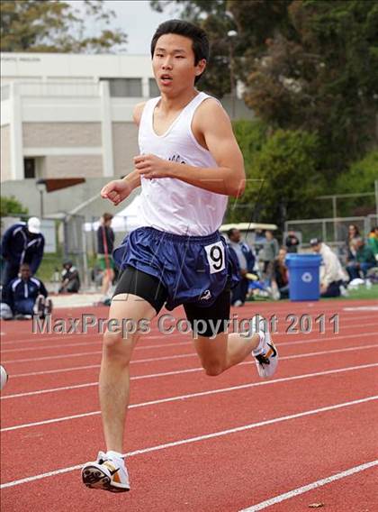 Thumbnail 2 in 2011 Santa Barbara Easter Relays photogallery.