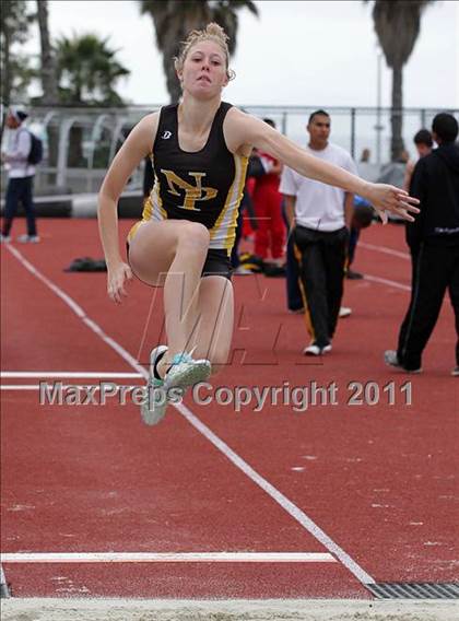 Thumbnail 2 in 2011 Santa Barbara Easter Relays photogallery.