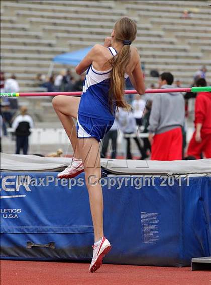 Thumbnail 2 in 2011 Santa Barbara Easter Relays photogallery.