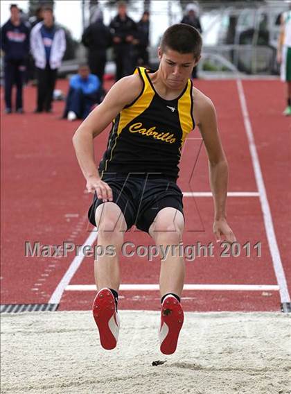 Thumbnail 3 in 2011 Santa Barbara Easter Relays photogallery.