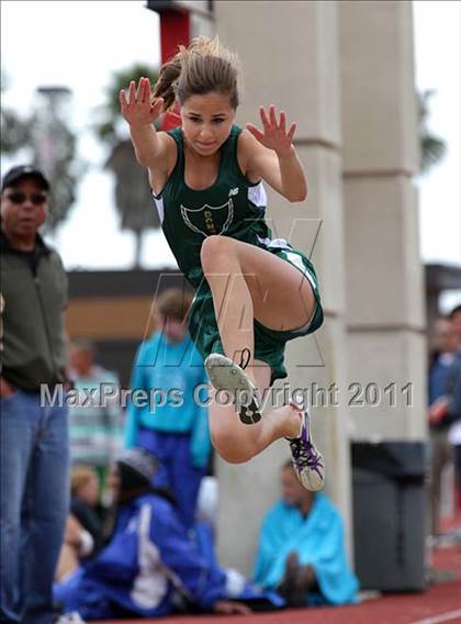 Thumbnail 2 in 2011 Santa Barbara Easter Relays photogallery.