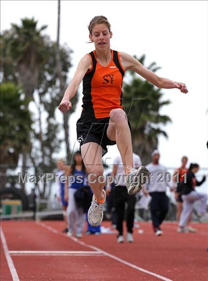 Thumbnail 3 in 2011 Santa Barbara Easter Relays photogallery.