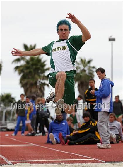 Thumbnail 2 in 2011 Santa Barbara Easter Relays photogallery.