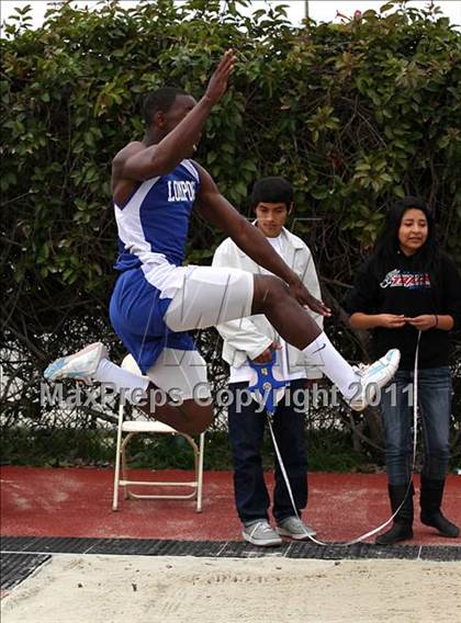 Thumbnail 3 in 2011 Santa Barbara Easter Relays photogallery.