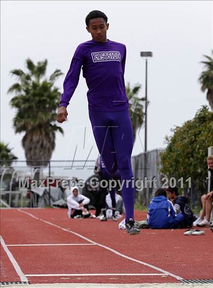 Thumbnail 2 in 2011 Santa Barbara Easter Relays photogallery.
