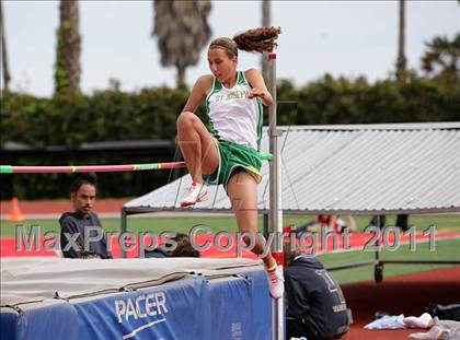 Thumbnail 2 in 2011 Santa Barbara Easter Relays photogallery.