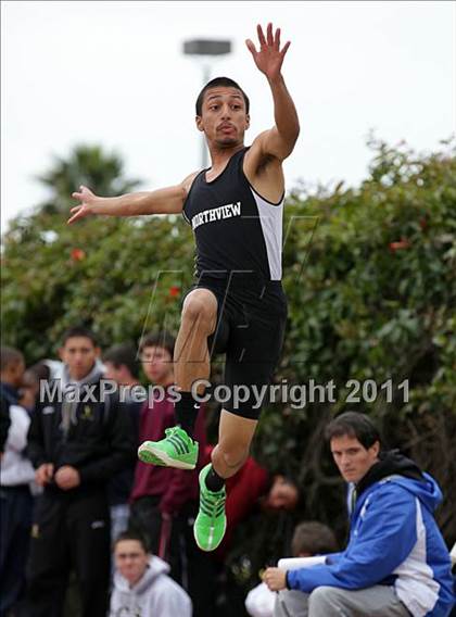 Thumbnail 2 in 2011 Santa Barbara Easter Relays photogallery.