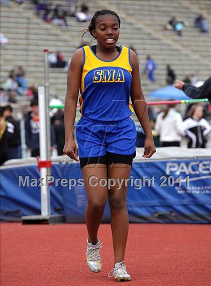 Thumbnail 3 in 2011 Santa Barbara Easter Relays photogallery.