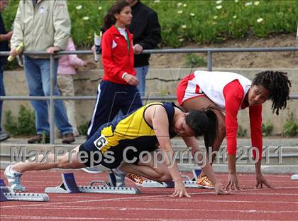 Thumbnail 2 in 2011 Santa Barbara Easter Relays photogallery.