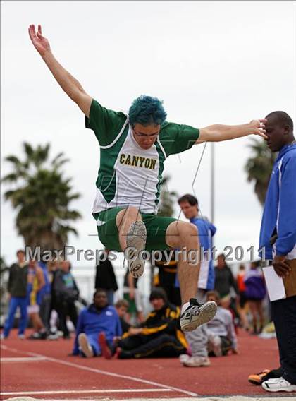 Thumbnail 3 in 2011 Santa Barbara Easter Relays photogallery.