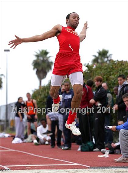 Thumbnail 1 in 2011 Santa Barbara Easter Relays photogallery.