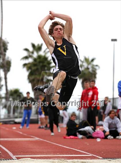Thumbnail 2 in 2011 Santa Barbara Easter Relays photogallery.