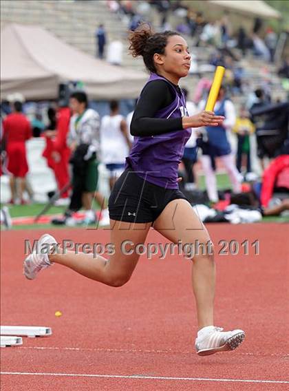 Thumbnail 2 in 2011 Santa Barbara Easter Relays photogallery.