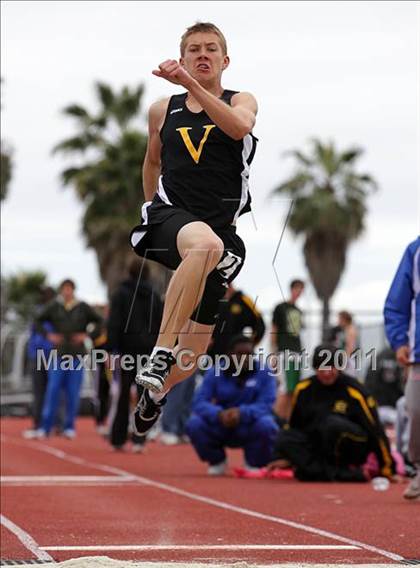Thumbnail 2 in 2011 Santa Barbara Easter Relays photogallery.