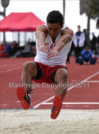 Thumbnail 3 in 2011 Santa Barbara Easter Relays photogallery.