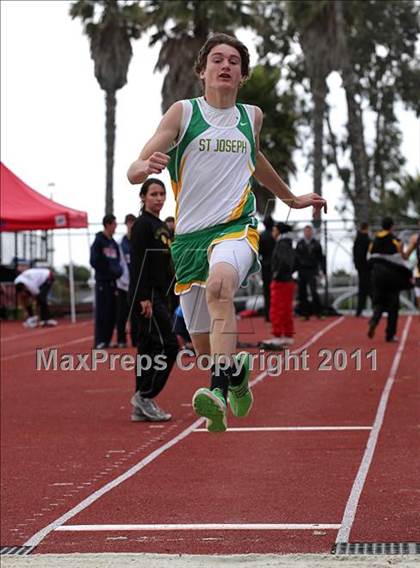 Thumbnail 2 in 2011 Santa Barbara Easter Relays photogallery.