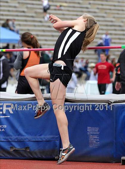 Thumbnail 3 in 2011 Santa Barbara Easter Relays photogallery.