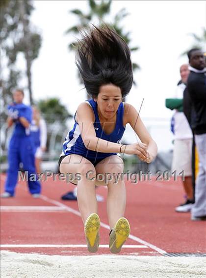 Thumbnail 2 in 2011 Santa Barbara Easter Relays photogallery.