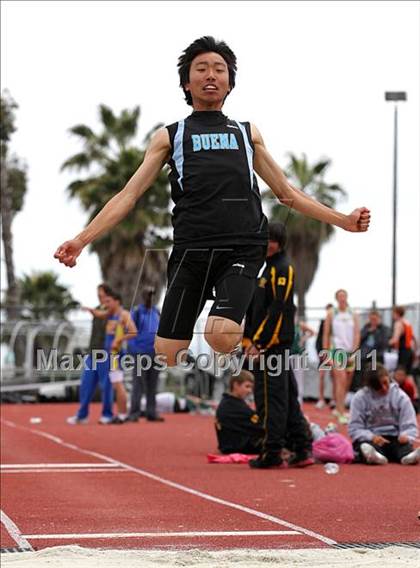 Thumbnail 3 in 2011 Santa Barbara Easter Relays photogallery.