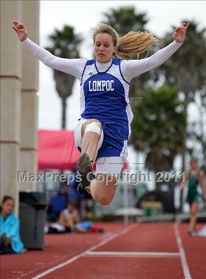 Thumbnail 2 in 2011 Santa Barbara Easter Relays photogallery.