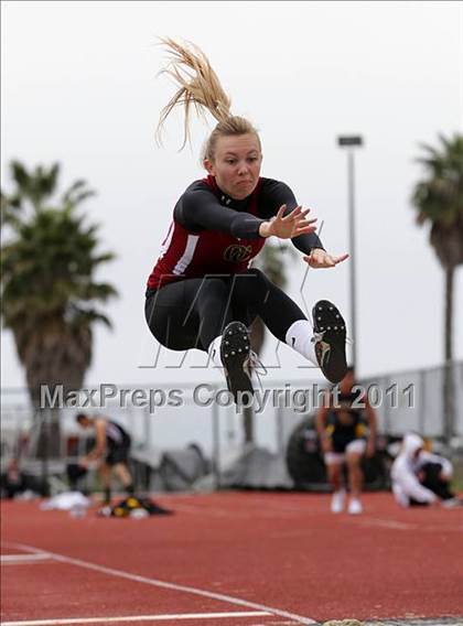 Thumbnail 2 in 2011 Santa Barbara Easter Relays photogallery.