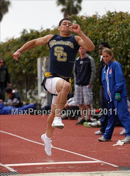 Thumbnail 2 in 2011 Santa Barbara Easter Relays photogallery.