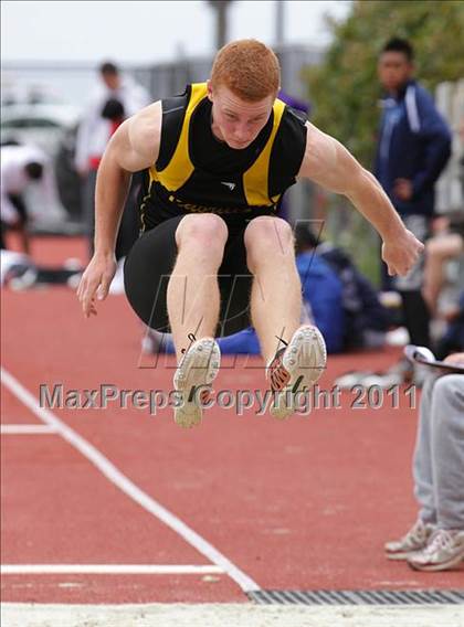 Thumbnail 2 in 2011 Santa Barbara Easter Relays photogallery.