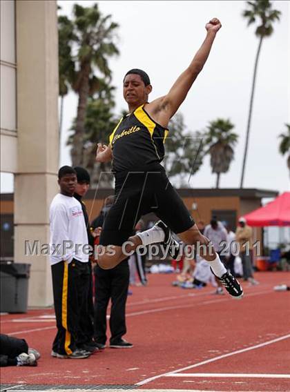 Thumbnail 2 in 2011 Santa Barbara Easter Relays photogallery.