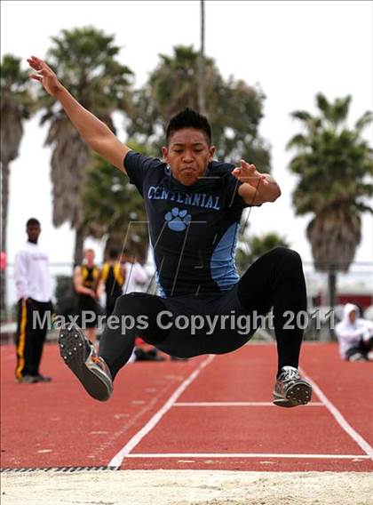 Thumbnail 2 in 2011 Santa Barbara Easter Relays photogallery.