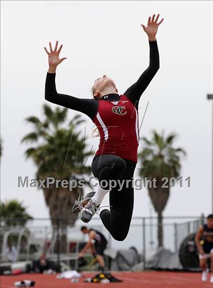 Thumbnail 1 in 2011 Santa Barbara Easter Relays photogallery.