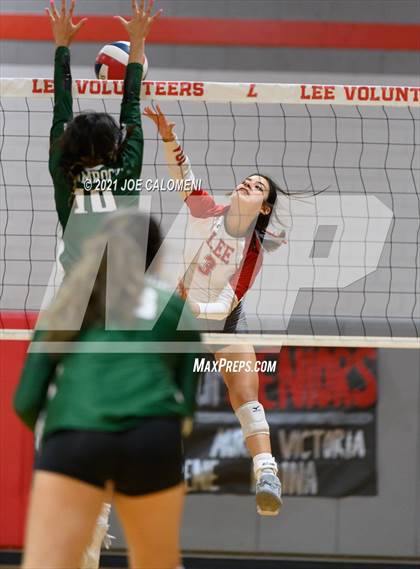 Thumbnail 1 in Incarnate Word @ Lee photogallery.