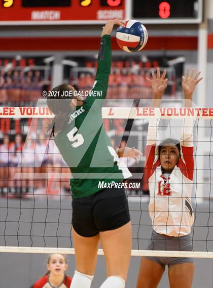 Thumbnail 3 in Incarnate Word @ Lee photogallery.