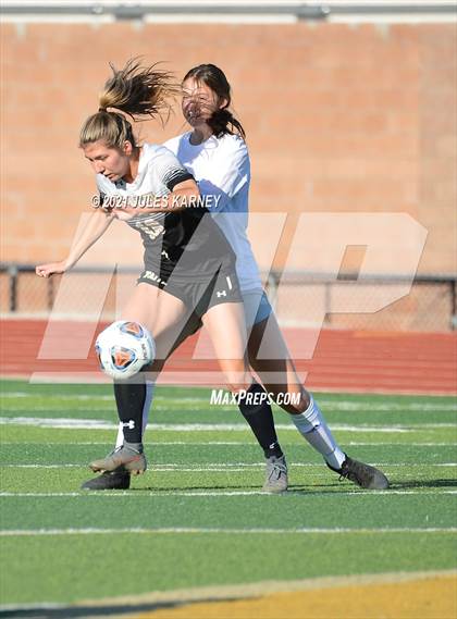 Thumbnail 3 in Faith Lutheran vs Bishop Gorman photogallery.
