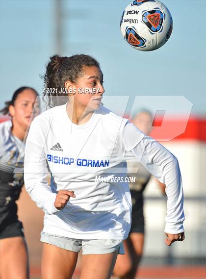 Thumbnail 3 in Faith Lutheran vs Bishop Gorman photogallery.