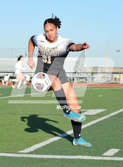 Thumbnail 1 in Faith Lutheran vs Bishop Gorman photogallery.