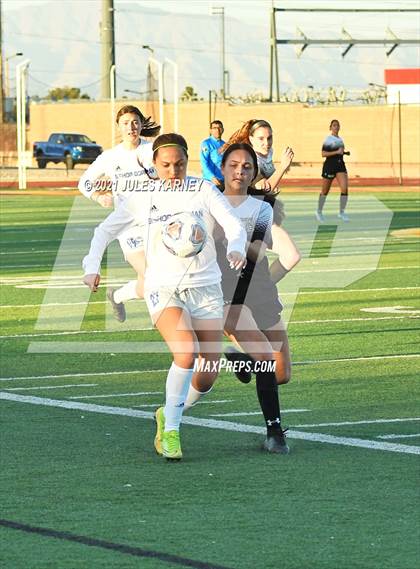 Thumbnail 3 in Faith Lutheran vs Bishop Gorman photogallery.