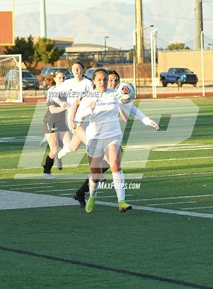 Thumbnail 2 in Faith Lutheran vs Bishop Gorman photogallery.