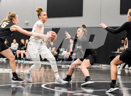 Thumbnail 3 in Archbishop Mitty vs. Long Island Lutheran (Nike Tournament of Champions) photogallery.