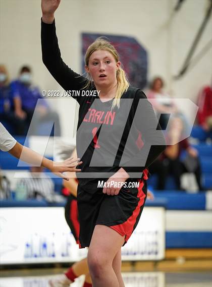 Thumbnail 1 in McDermitt vs Carlin (NIAA 1A East Quarterfinal) photogallery.