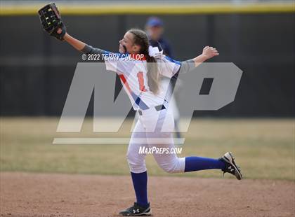 Thumbnail 2 in Westlake vs. Timpview (Bengal Bash) photogallery.