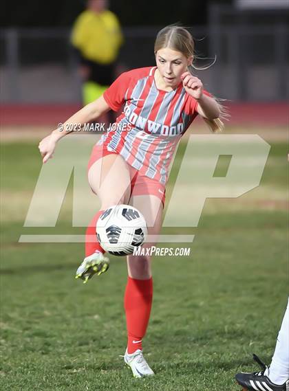 Thumbnail 1 in Ironwood vs. Mountain Pointe (Senior Night) photogallery.